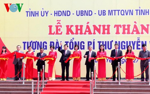 Party General Secretary Nguyen Van Linh statue unveiled - ảnh 2